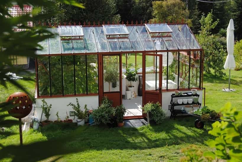 Beginners Greenhouse - How To Plan and Build Your own Greenhouse